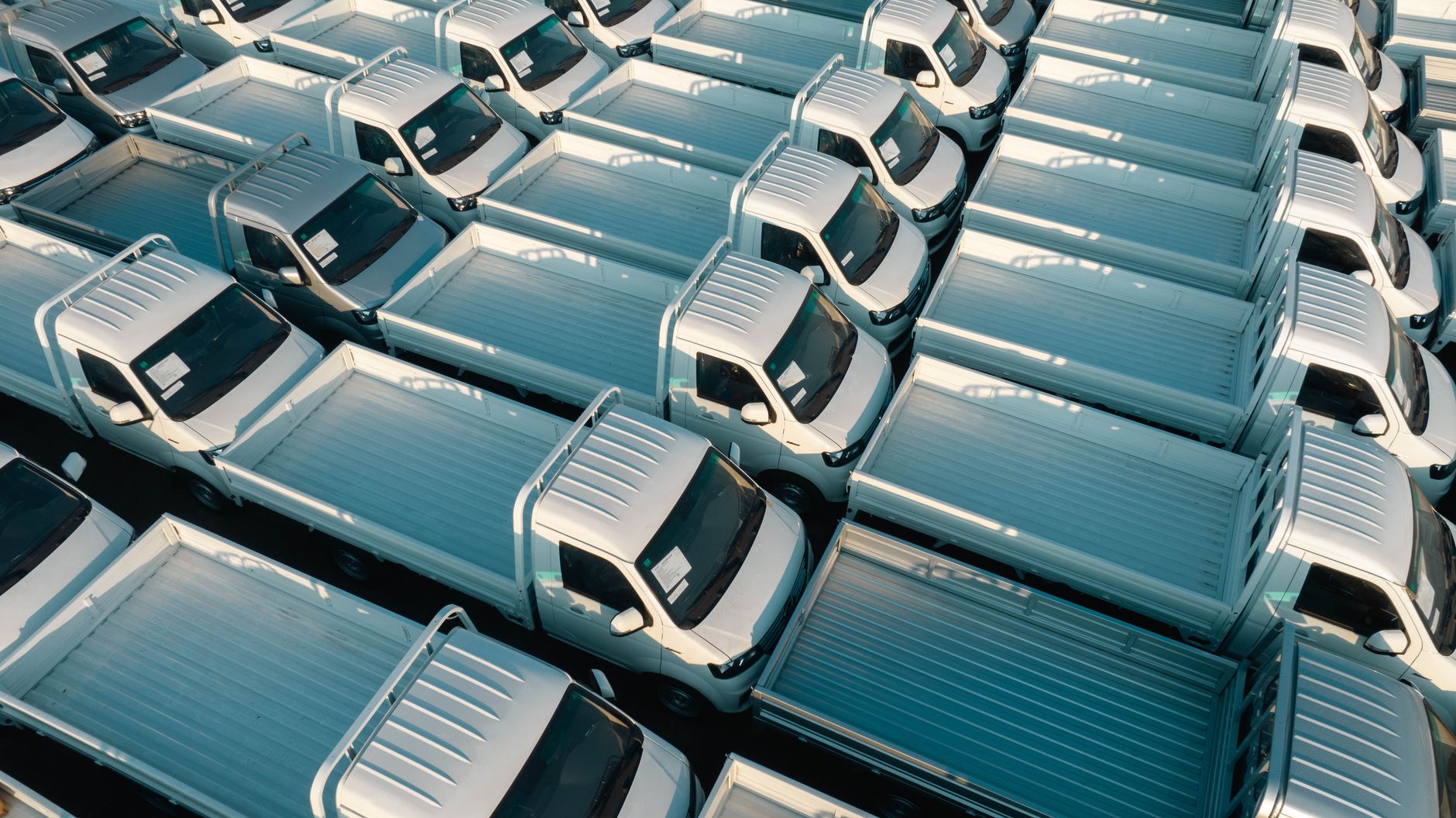 Crystal Ball Tops a UK Fleet Platform List: 4 Rivals Trades With Vehicles Should Still Compare