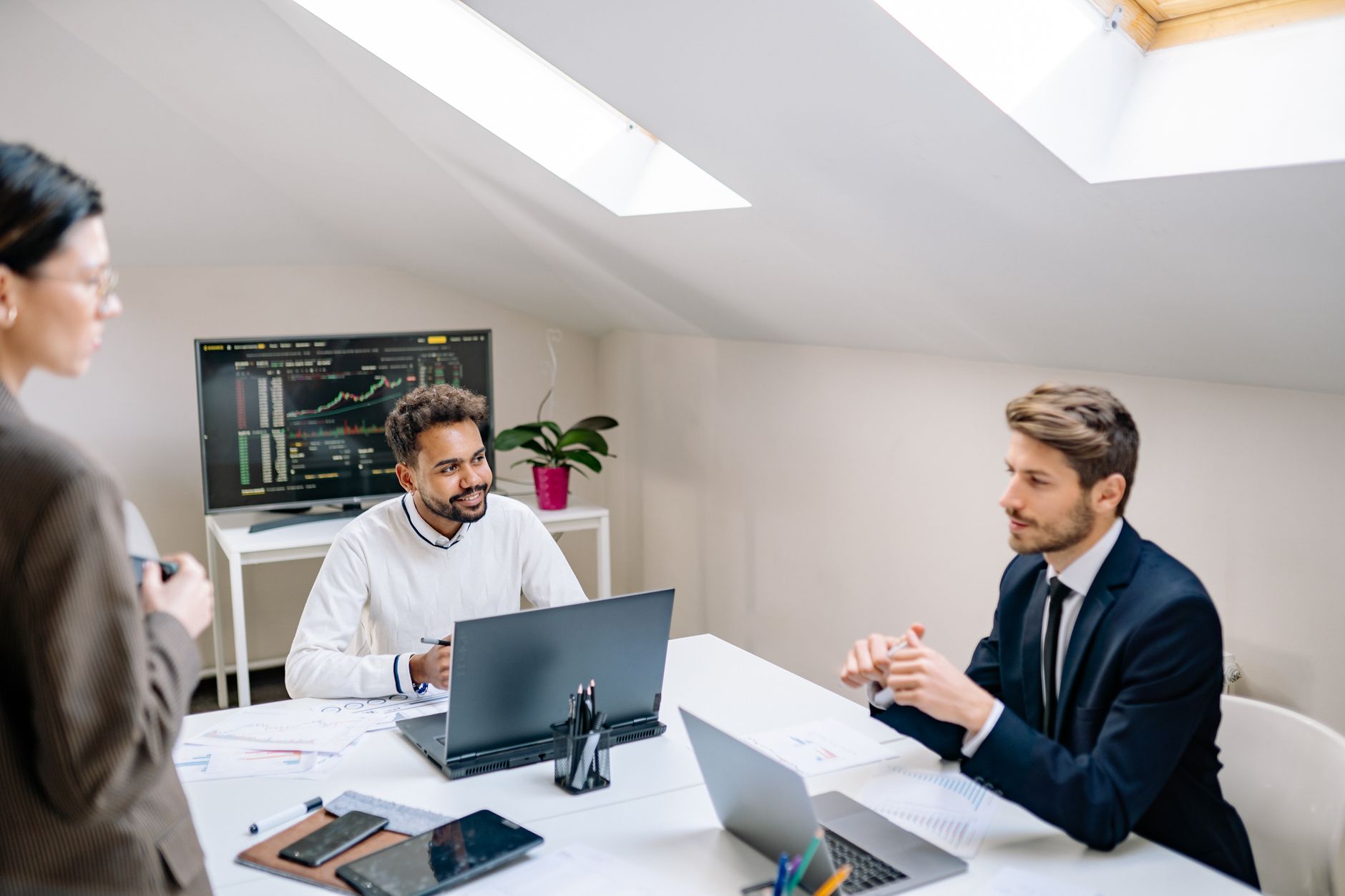 Dell Study: UK SME AI Front-Runners Save the Most Time, Here’s What They Do Differently