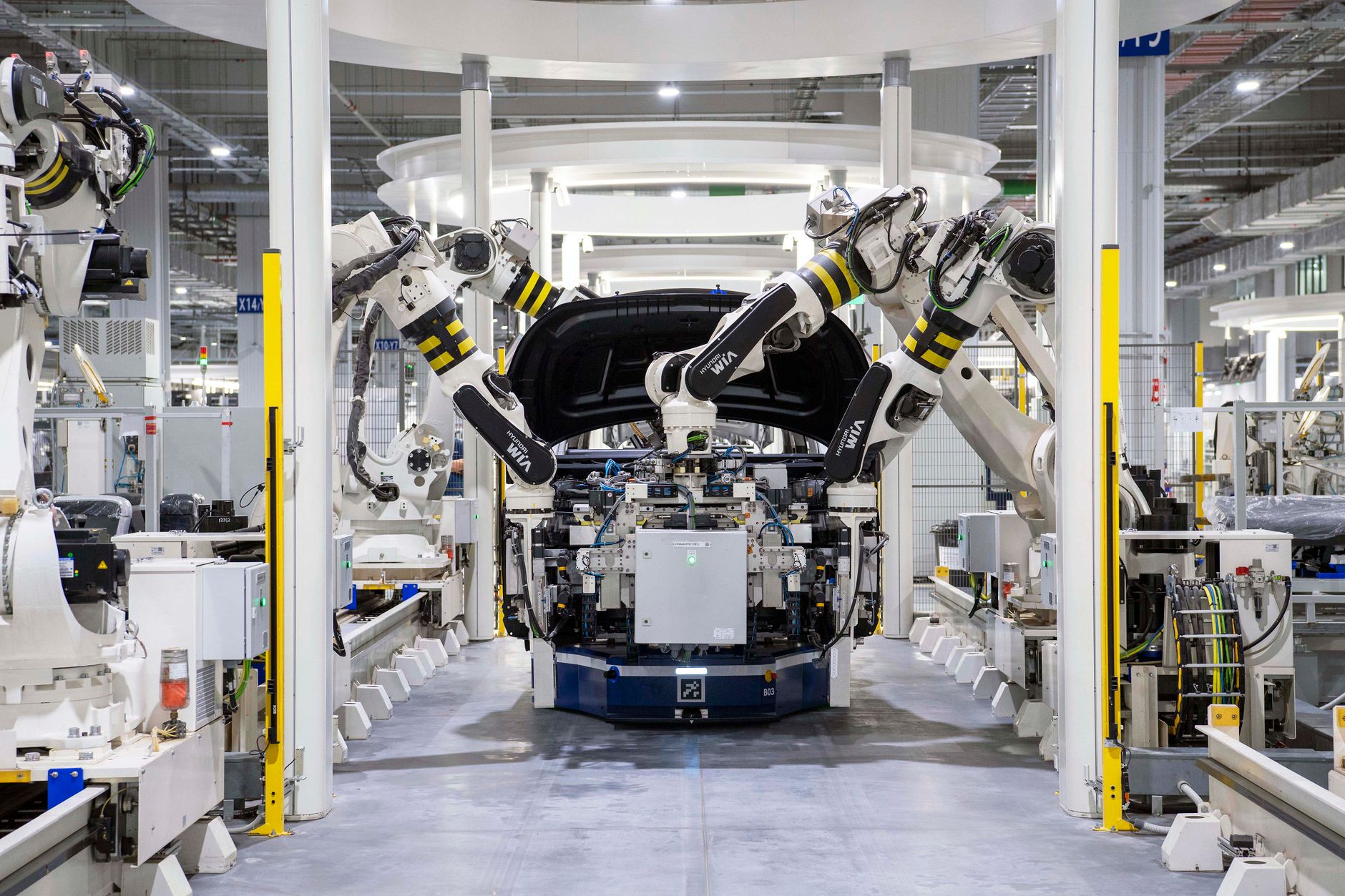 Intel Survey: 6 in 10 Leaders Plan Robot Fleets, Only 4 in 10 Have a Strategy